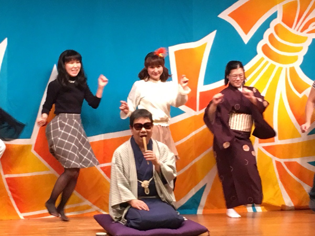 昔昔亭喜太郎 今日も師匠の高座はバックダンサー付き 今回は僕もツイスト踊りました 人生初ツイストが池袋演芸場だなんて素敵やん ダンサー達が並んでツイストを踊り狂う3時間後には 黒紋付の師匠方が並んだ口上が待ってます これぞ緩急 この奇跡の 昔昔亭喜太郎 今日も師匠の高座はバックダンサー付き 今回は僕もツイスト踊りました 人生初ツイストが池袋演芸場だなんて素敵やん ダンサー達が並んでツイストを踊り狂う3時間後には 黒紋付の師匠方が並んだ口上が待ってます これぞ緩急 この奇跡の