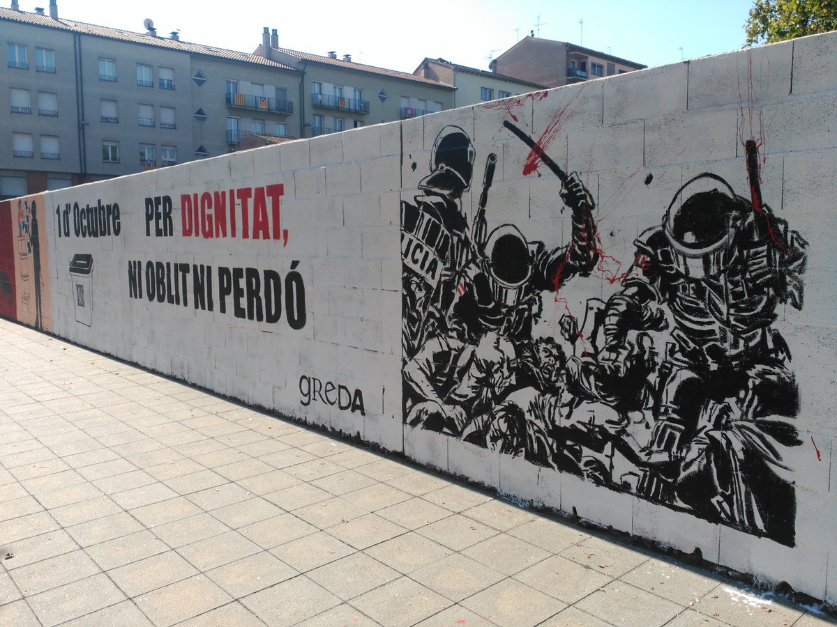 GredaGarrotxa's tweet photo. MURAL | L'única forma d'avançar és recordant d'on venim. L'#1oct ha de ser l'espurna final cap a la llibertat #BenvingudaRepública #Olot https://t.co/gRuhpKzdqU