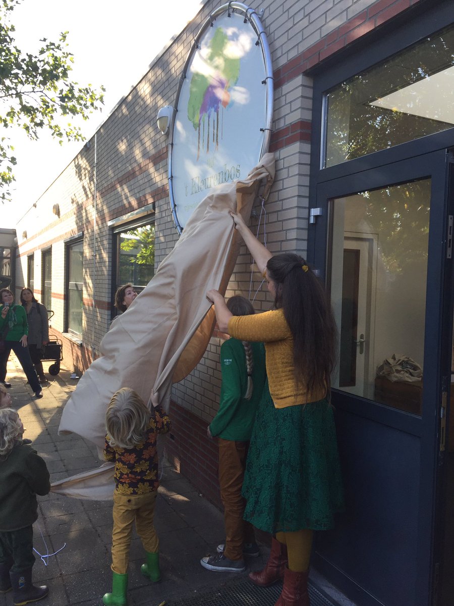 keesvangeffen's tweet photo. Officiële opening IKC Vrije School @KleurenbosOss #antroposofisch @HBNinOss @MeteoorOss https://t.co/3G6fIAilcQ