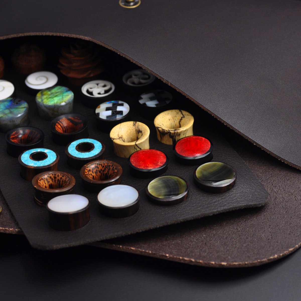 Grab 20% OFF our Premium Leather Plug Pouches + FREE pair of mystery plugs! Enter Code 'POUCHMEUP' ends Sunday Midnight  #stretchitbj