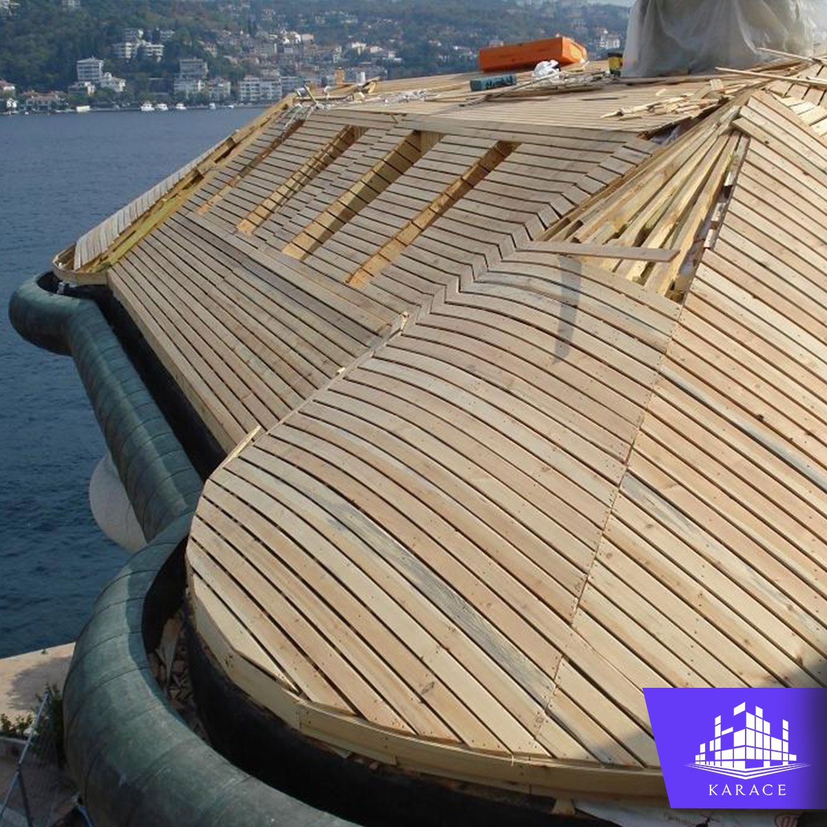 karacecati's tweet photo. İstanbul Boğaz'da Yalı Renovasyon Çalışması #Karace #vmzinc #titanyumçinko #pigmentoyeşil #kenet #ithal #saçak #kenetçatı #kenetcephe https://t.co/NwusBiLUcK