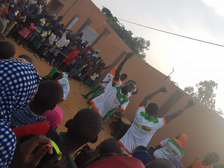 amadoumirak's tweet photo. Magnifique activité de théâtre participatif au quartier Nogaré #Niger
La jeunesse au coeur du changement
#comdev https://t.co/LAcMl1tYhC