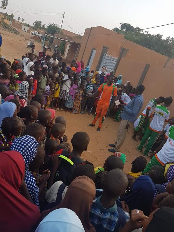amadoumirak's tweet photo. Magnifique activité de théâtre participatif au quartier Nogaré #Niger
La jeunesse au coeur du changement
#comdev https://t.co/LAcMl1tYhC