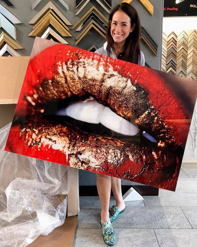 TheseFineWalls's tweet photo. It’s Friday and we have much to smile about! Lots of art shipping out today! #thesefinewalls #jamienelson #TFWBTS https://t.co/75vQQKxexa
