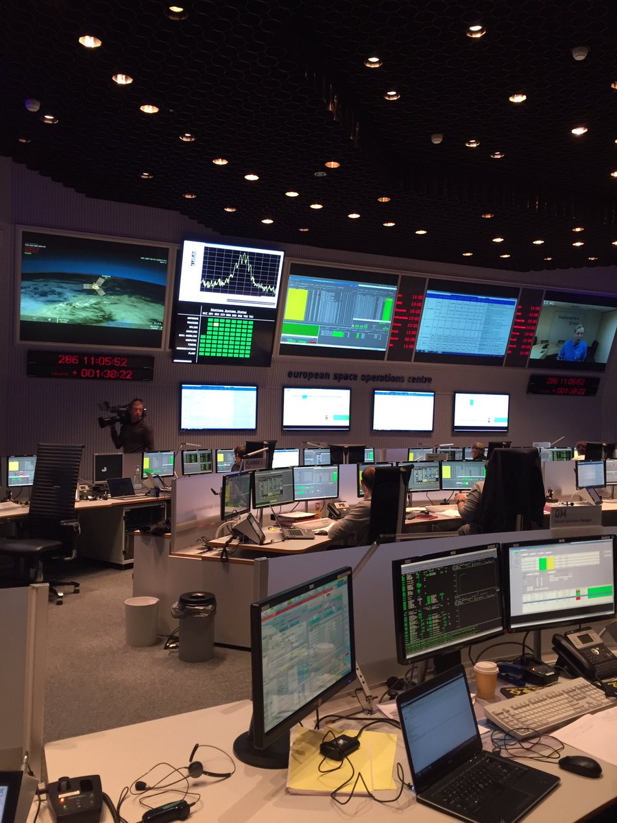 jlconst's tweet photo. #sentinel5P kicking and alive as ECG shows in ESA's control centre. Operations experts take care of atmosphere sniffer https://t.co/fcVDSZ2YGL