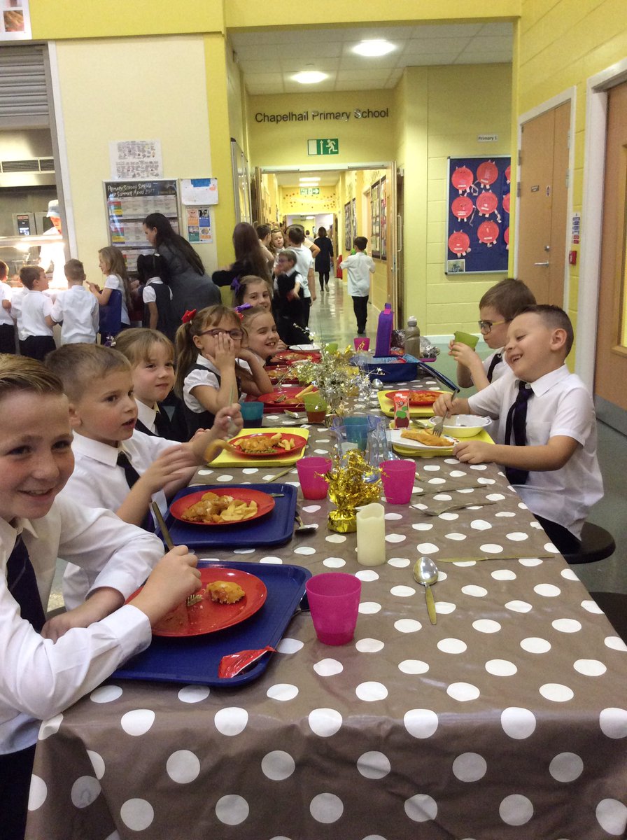 chapelhallPS's tweet image. Well done to this week's Supertable children 👍😀 #supertable #goodmanners