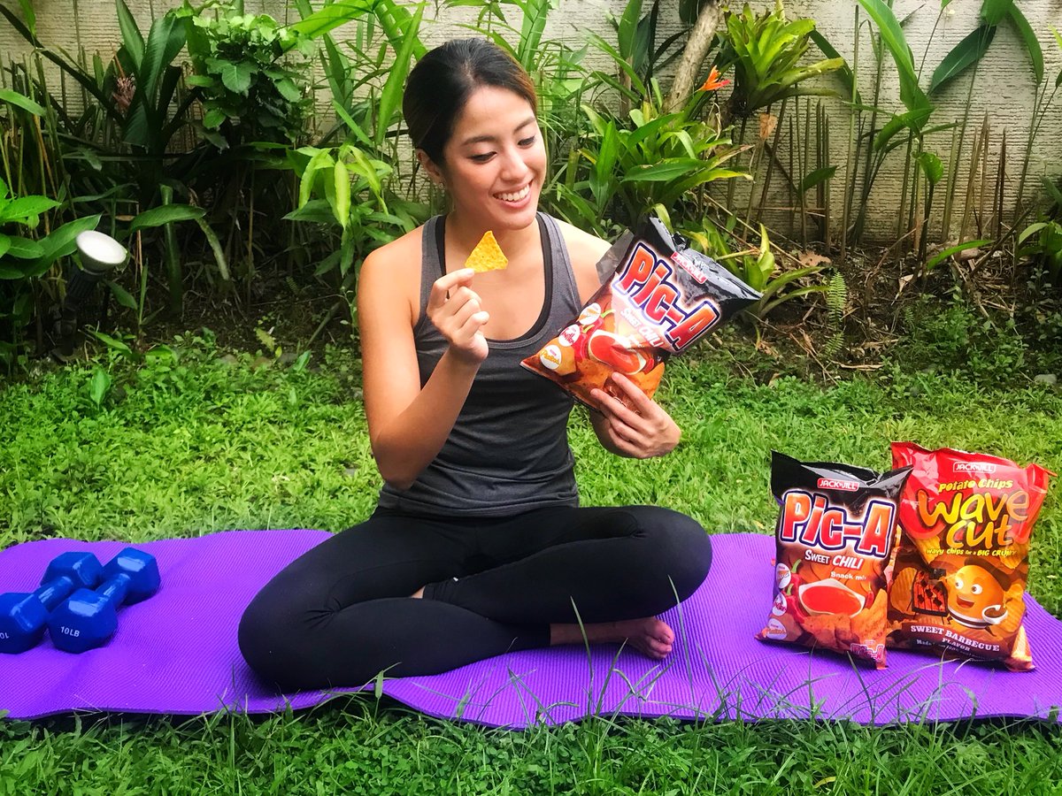 gretchenho's tweet image. It’s FRIYAAAY!!!! Time to indulge! And dibs on my very own supply of #PicASweetChili and #Wavecut. Find them at your nearest #SMSupermarket and #SMSavemore!