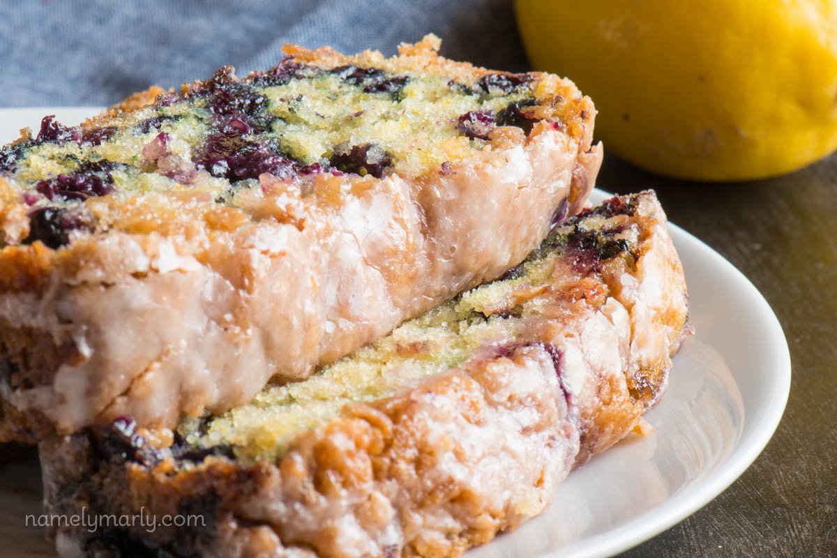 cakemaids's tweet photo. Grab your fork, people. In fact, grab two because you’re going to want to dig into this Blueberry  https://t.co/Mk2FFxnIpT
#blueberrycake https://t.co/QHzJF4M1lB