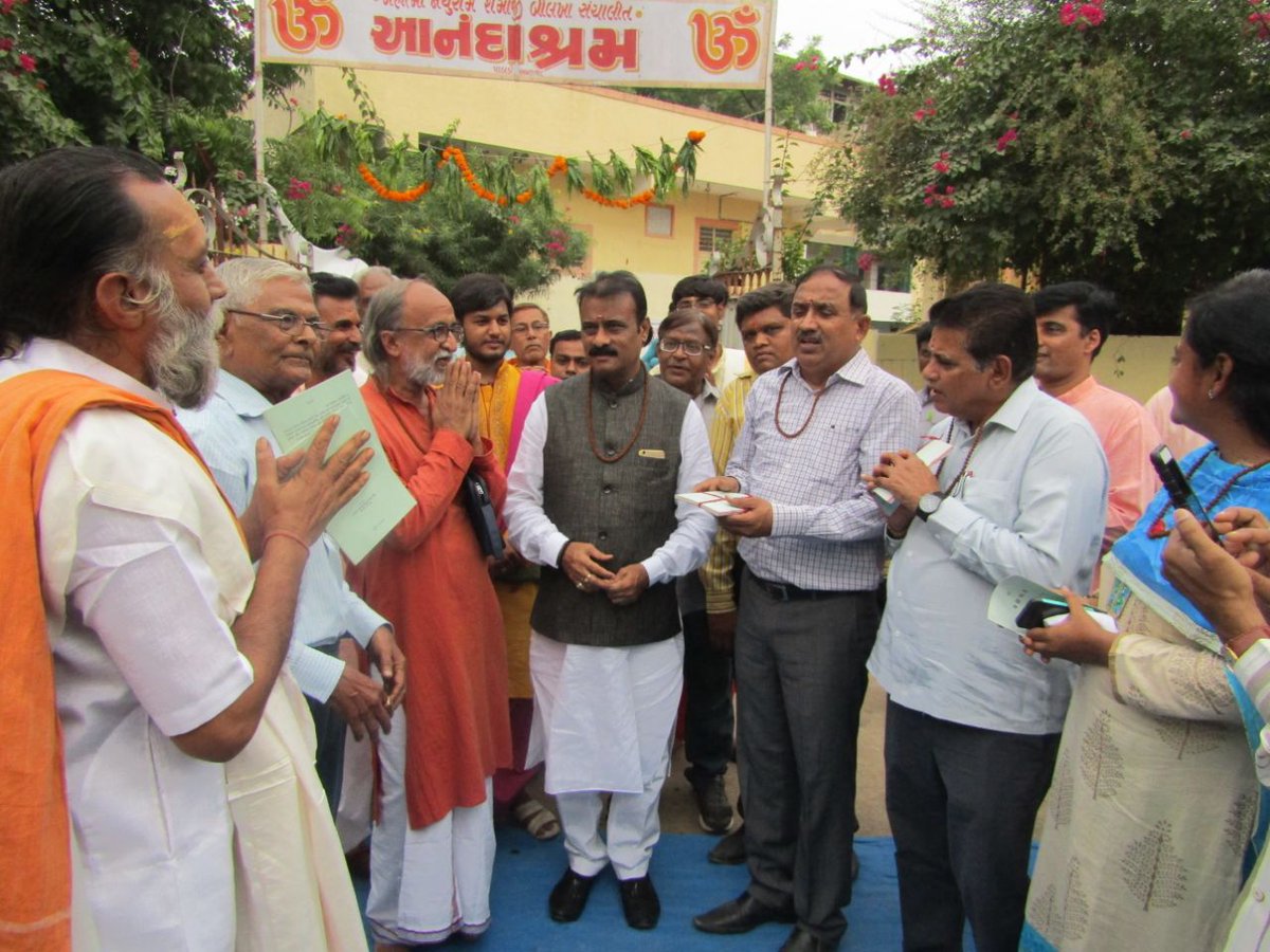igautamshah's tweet photo. Glad to unveil the plaque for Naming "Aanandashram" Mahtma Nathuram Sharma Ji Road from Rajnagar Circle to road behind NID Paldi ward WZ. https://t.co/Nv1VrfvhKV