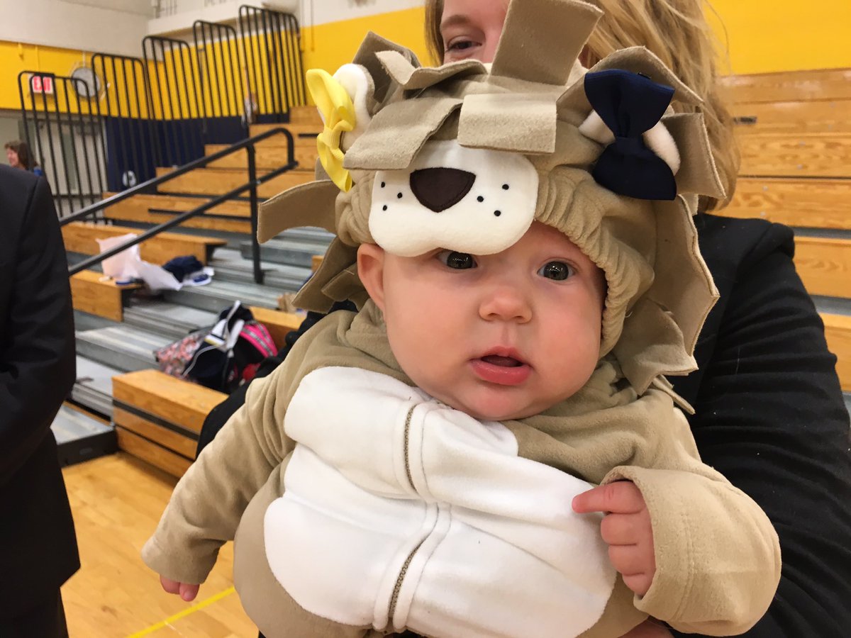 JeffWGME's tweet photo. The #Cougars come in all shapes and sizes at @MBHSAthletics for the #SchoolSpirit13 Challenge at #MtBlue in #FarmingtomME #GDM @WGME https://t.co/mzRDHDammv