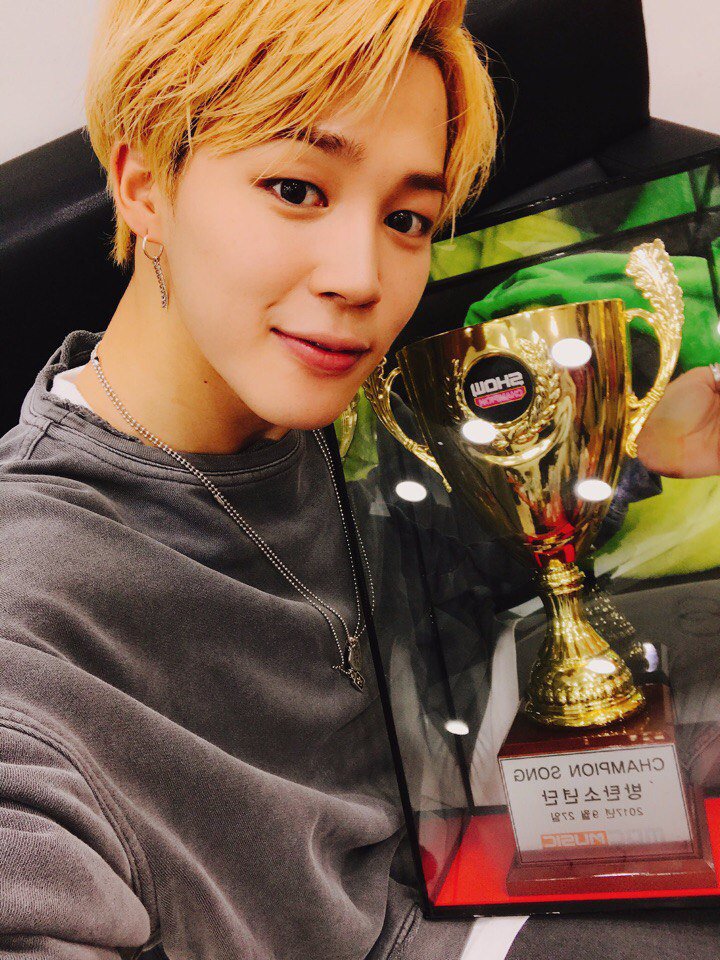 saniak03's tweet photo. #Happyjiminday 
ЧИМИНКА С ДНЮШКОЙ 💞💞💞💞 ХОТЬ И ПОЗДНО , НО ПОЗДРАВЛЮ . 
КОГДА ТЫ РОДИЛСЯ , Я НЕ ЗРЯ РАДОВАЛАСЬ (тогдаменядаженебыловэтойжизни https://t.co/spaka6g6KT