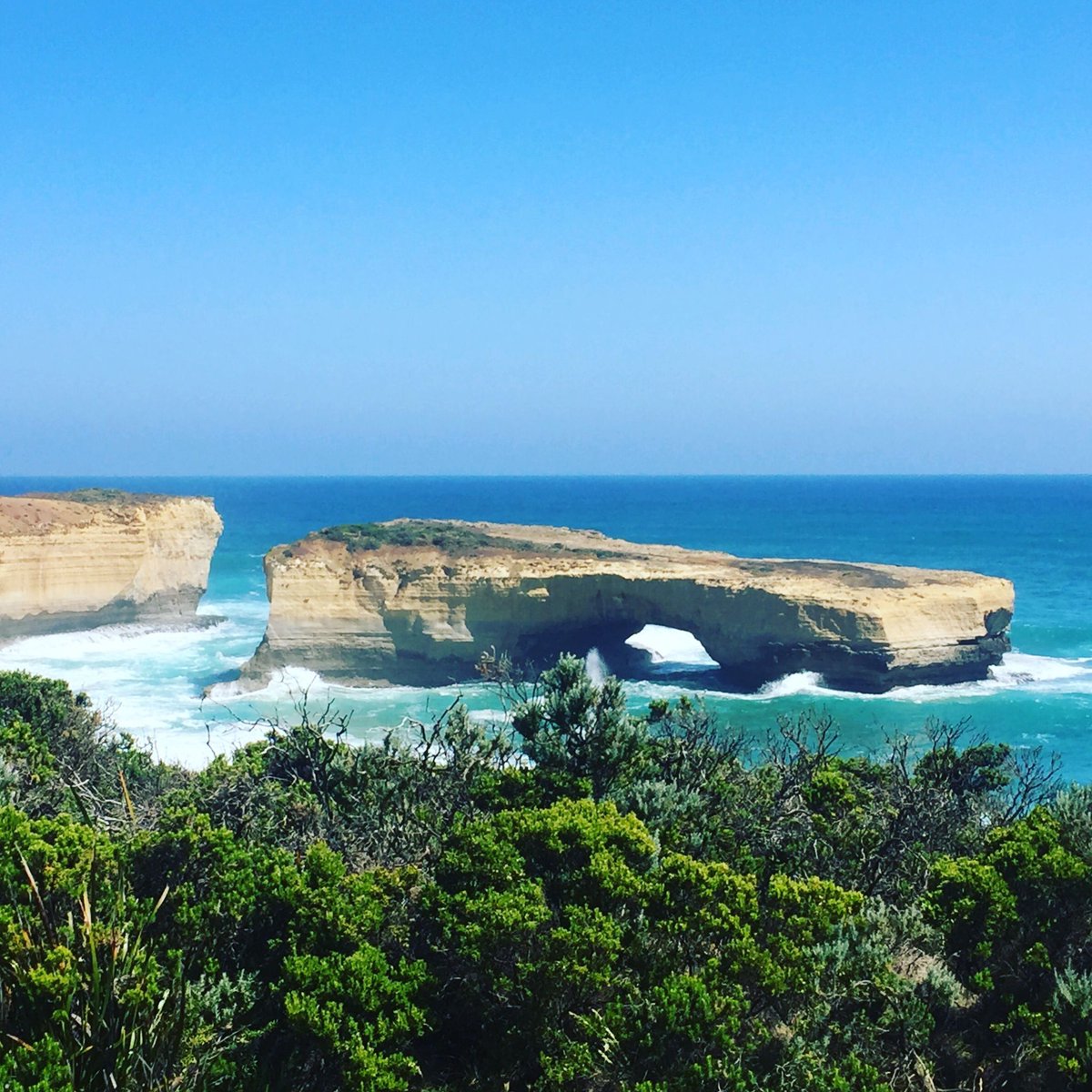 WorldWideWill1's tweet photo. The stunning #Londonarch on the #GreatOceanRoad #Australia https://t.co/7vm7HEzYZP #WorldWideWill #LuxuryTravel #roadtrip #RoadTrips https://t.co/Wo4fijbXHM