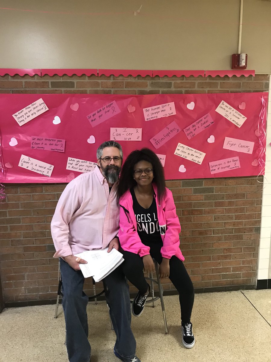uhsa19's tweet photo. #areUaware #photobooth Come to Lower B and take a pic with C/O 2019’s Photo booth. https://t.co/gYpx41WExk