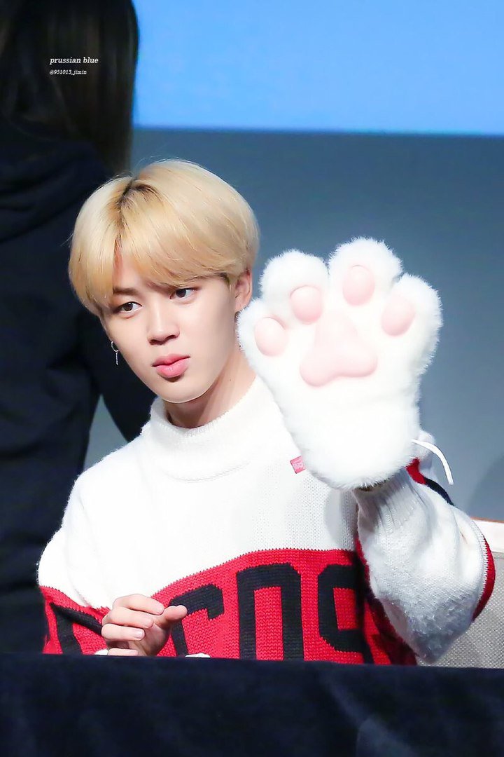 saniak03's tweet photo. #Happyjiminday 
так продолжаю дальше . Ты наш король 😍, никогда не думай что ты пухлый .
И завязывай с диетами , ты у нас итак стройный 😽😻 https://t.co/3bl5FCBQnA