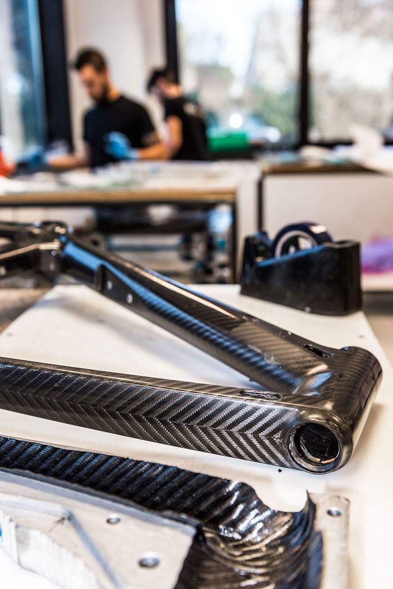 JeemBikes's tweet photo. Designed,Hand Made & Hand Painted in Motor Valley - Italy #MotorValley #Madeinitaly #Carbotitanium #CarboHoneycomb #1K 3K https://t.co/ruFSljKwcr