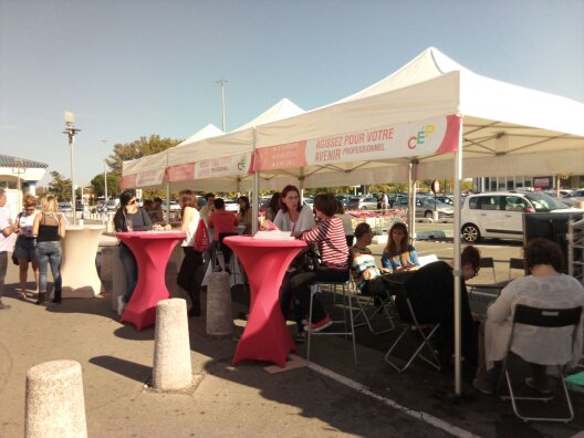 TransitionsPaca's tweet photo. Les Vauclusiens n’ont pas raté le RDV du #CEPTour
310 personnes sont venues à la rencontre des conseillers du #Fongecif PACA
#CEP #formation https://t.co/NSRiNos6Jy