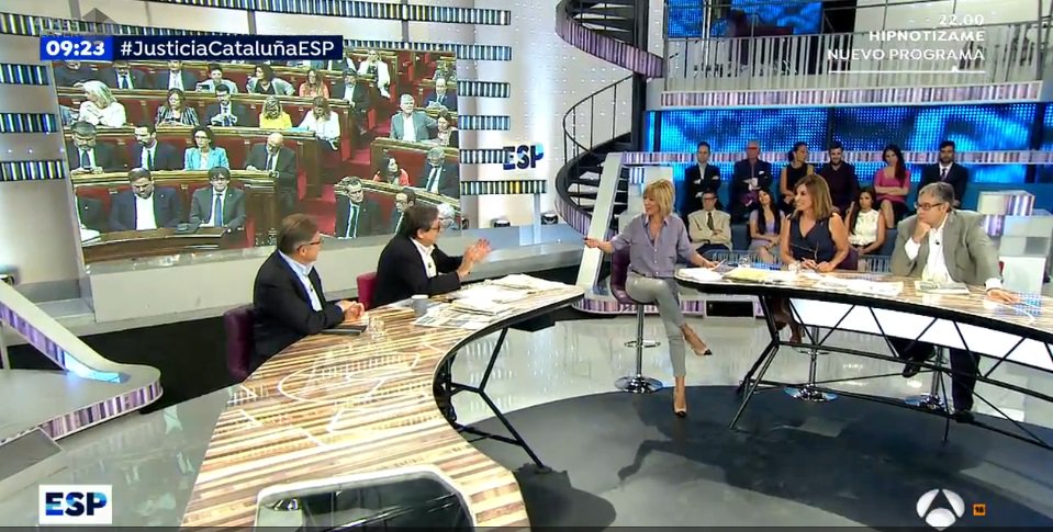 pacomarhuenda's tweet image. Si hay #equiparaciónYA y @mossos se pasan a la @policia y @guardiacivil se acaba. Por cierto... #equiparaciónYA #UltimátumPuigdemontARC