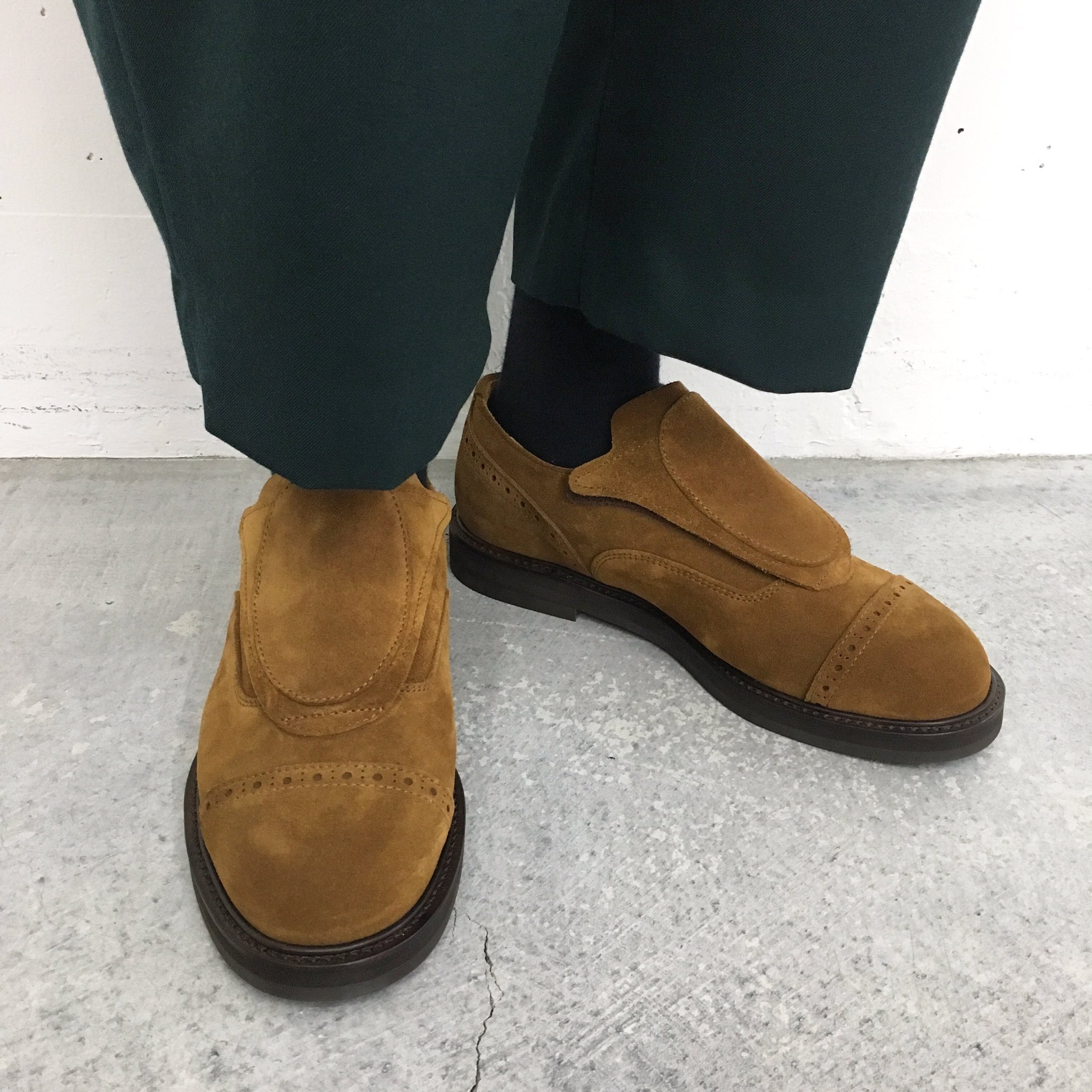 超歓迎 HenderScheme エンダースキーマ cheak mutation レザーサンダル