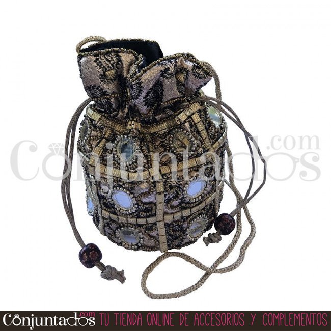 Conjuntados's tweet photo. .#Bolso limosnera beige metalizado con espejos ★ 17'95 € ★ Compra en https://t.co/qGmm6U22lC ★
#bolsobandolera #limosnera #bag #crossbodybag https://t.co/36Qnb5yWjN