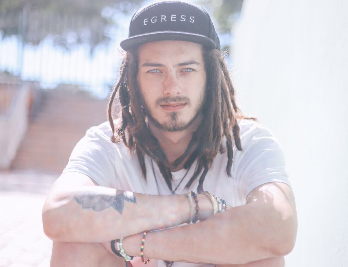 Egress_Apparel's tweet photo. A life filled with expression is beautiful. #EGRESS #clothingline #clothing #clothingbrand #street #streetwear #streetwearbrand #fashion https://t.co/EYpN8DLLMz