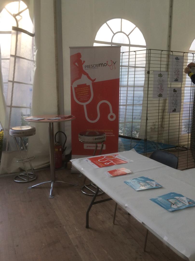 Prescrimouv_'s tweet photo. Nous vous attendons nombreuses et nombreux auj et demain au forum #santé bien être de @_poitiers pour échanger sur #activité #physique https://t.co/U8h0WdwTak