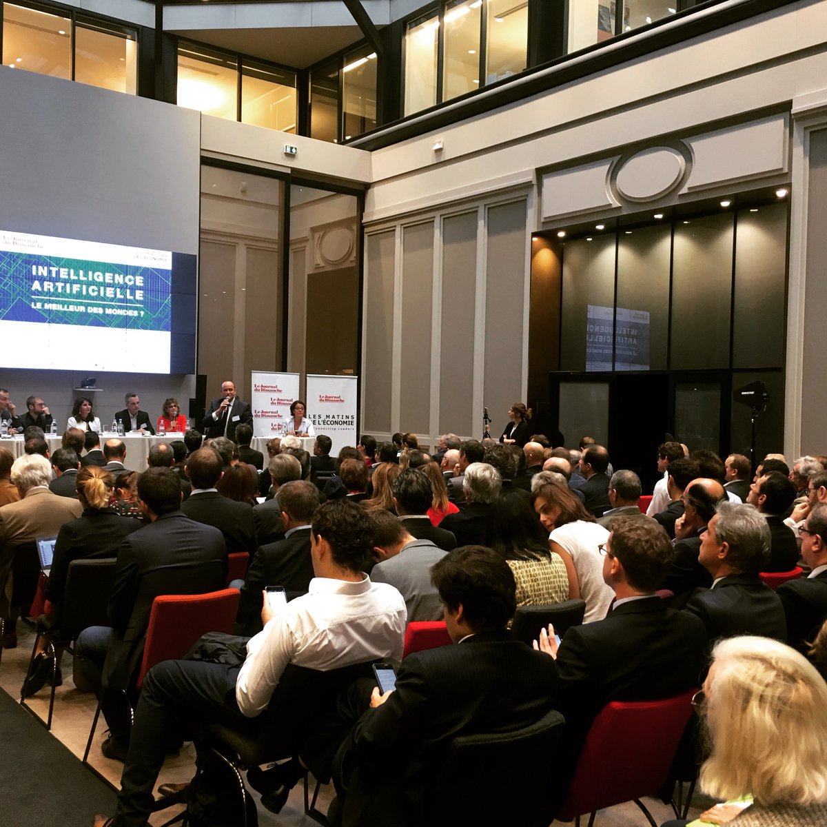 Conference passionante sur l’intelligence artificielle! Merci <a href="/ODDO_BHF/">ODDO BHF</a> <a href="/VConferences1/">VConferences</a> #MatinsEcoJDD