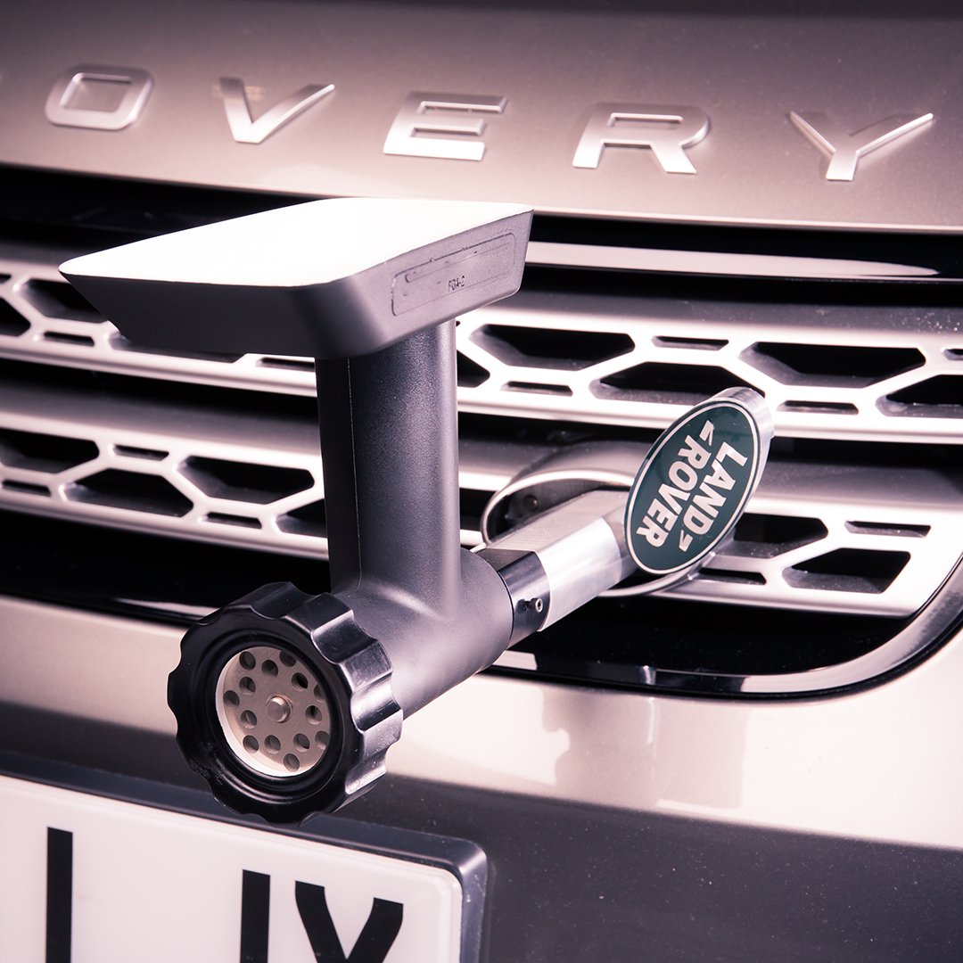 RangeRover's tweet image. #SpecialVehicleOperations built a custom #Discovery for @JamieOliver. Check out our gallery to see what gadgets they included.