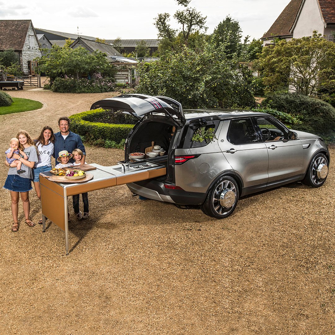 RangeRover's tweet image. #SpecialVehicleOperations built a custom #Discovery for @JamieOliver. Check out our gallery to see what gadgets they included.
