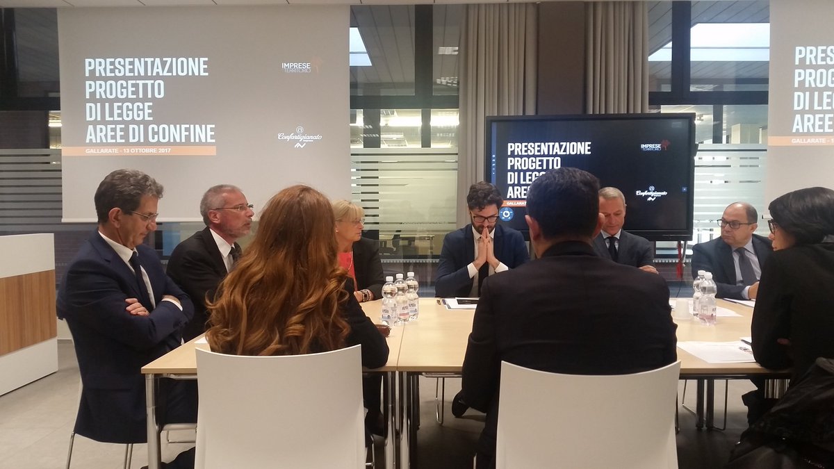 ilpaolino_va's tweet photo. Presentazione del Progetto di legge 'Aree di Confine'. @ArtigianiVarese sempre attenta all'economia del territorio. https://t.co/TKxzgzedym