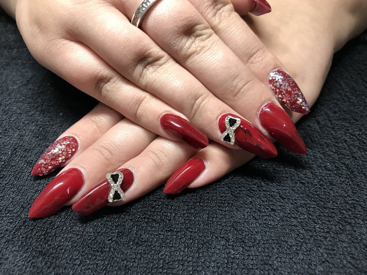 UGoGirlnails's tweet photo. Beautiful acrylic today asp with signature gel polish and bling #nails #ASP #gelpolish #bling #glitter #red https://t.co/h8JCr8KZ5w