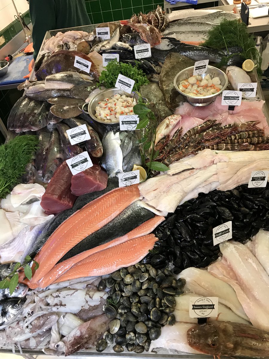 FishmongersFR's tweet photo. Happy #FishFriday everyone, here’s today’s lovely selection in the shop. 

#EatMoreFish https://t.co/EPLDyLHXV6
