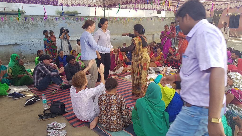 RGMVP's tweet photo. Susan Byrnes, Gabriella Stern & Team from #Gatesfoundation during field visit @RGMVP in #UttarPradesh, India @susanbyrnes @gabbystern https://t.co/k5Oik2YvTY