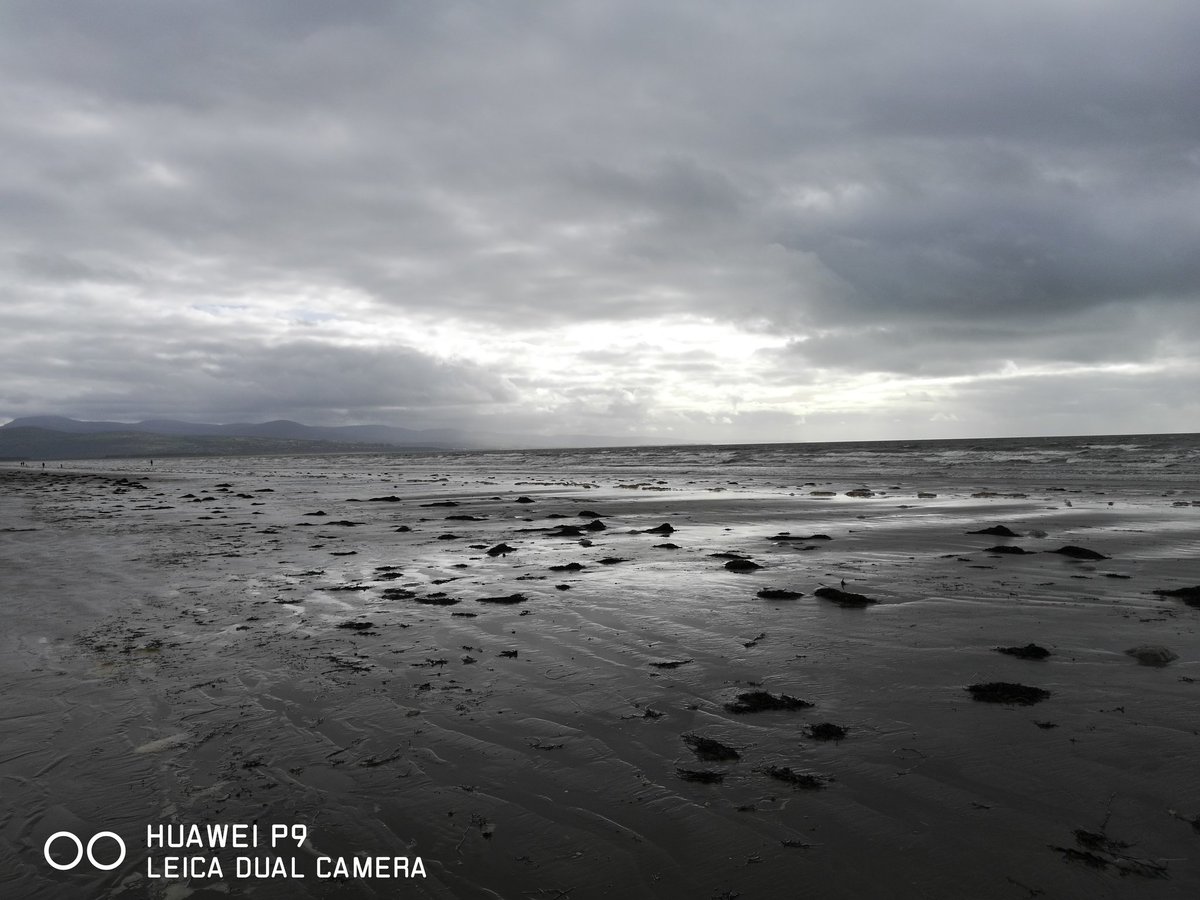 SianMJones1's tweet photo. Chilly few hours on the beach with my little man yesterday #MakingMemories #getoutside #beaches @ItsYourWales https://t.co/lWosvaplei