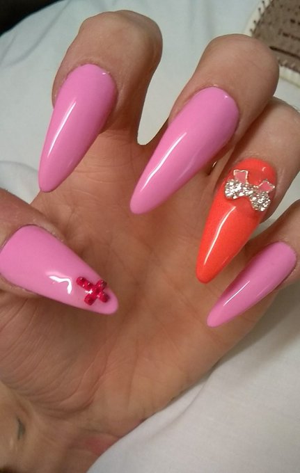 Pretty nails make happy girls https://t.co/ZX2fmwOIj6