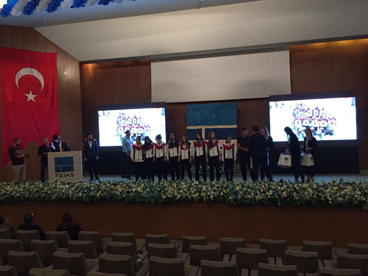 teiasgsk's tweet photo. Dereceye Giren Başarılı Sporcularimiza Müsteşarimiz ve Genel Müdürümüz Abdullah ATALAY Tarafindan Ödülleri Verildi. https://t.co/gHflkPOwCE