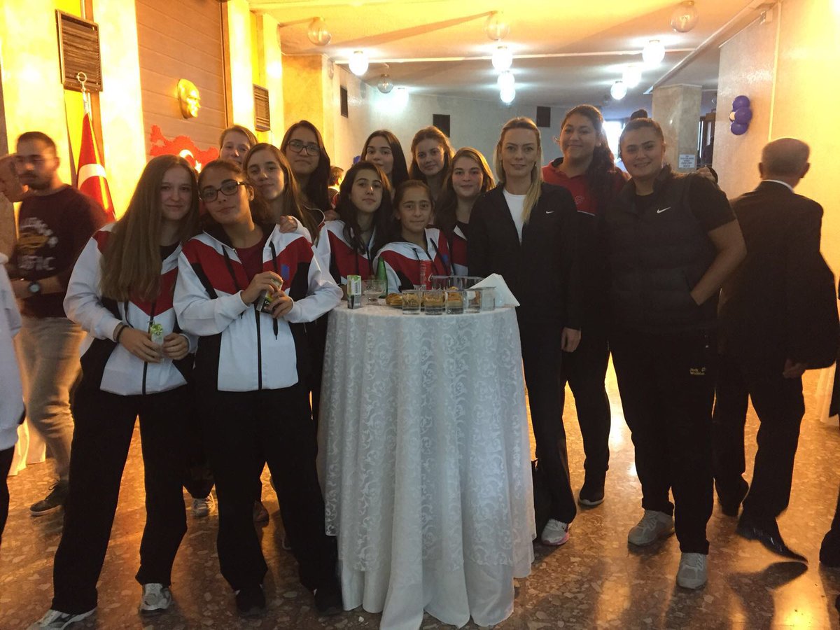 teiasgsk's tweet photo. Dereceye Giren Başarılı Sporcularimiza Müsteşarimiz ve Genel Müdürümüz Abdullah ATALAY Tarafindan Ödülleri Verildi. https://t.co/gHflkPOwCE