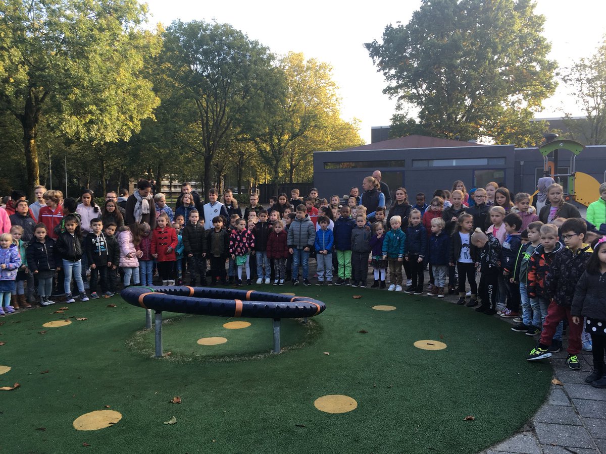 SEC_Oss's tweet photo. @BSSterrebos @obsdetelescoop zijn de fitste school van Oss! @DatisOss @ggdhvb #JOGGWeek https://t.co/RiqIuqBXp8