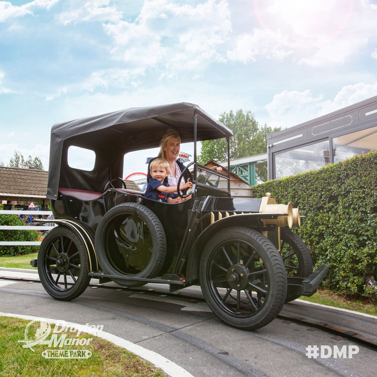 DraytonManor's tweet photo. FREEBIE FRIDAY 13TH! For your chance to WIN a Halloween Stay &amp; Play for a family of 4, LIKE &amp; RT! T&amp;Cs apply https://t.co/2pwH0Cnzfq https://t.co/LKzDNwKjrs