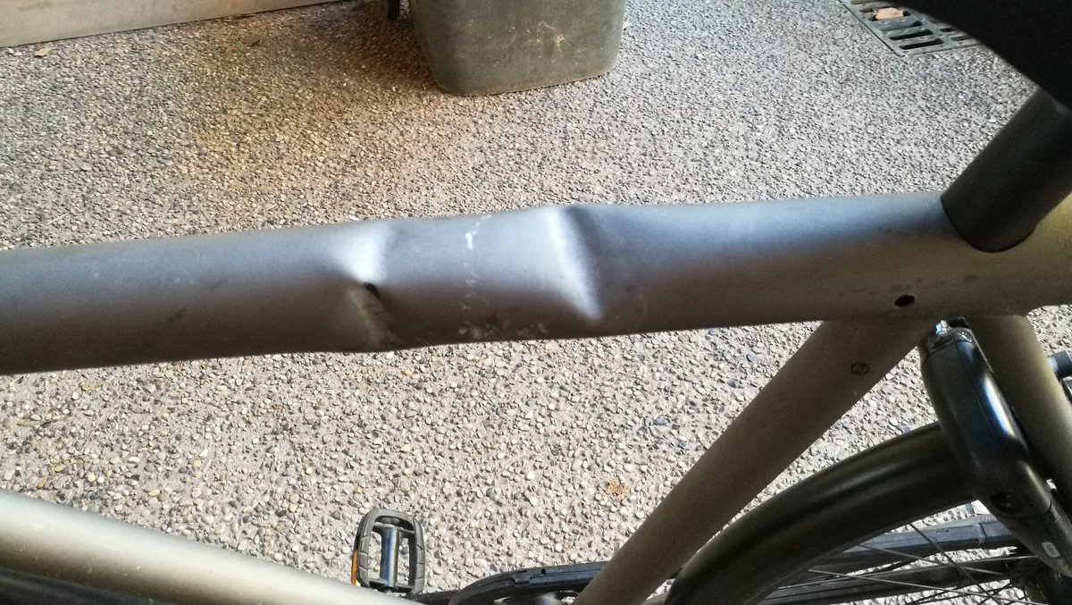 _chachani's tweet photo. Tentative de vol à la Part-Dieu cette semaine. @kryptonitelock c'est du solide, @VanMoof également. Ils ont essayé à la barre à mine... https://t.co/2DbjLcyg6p