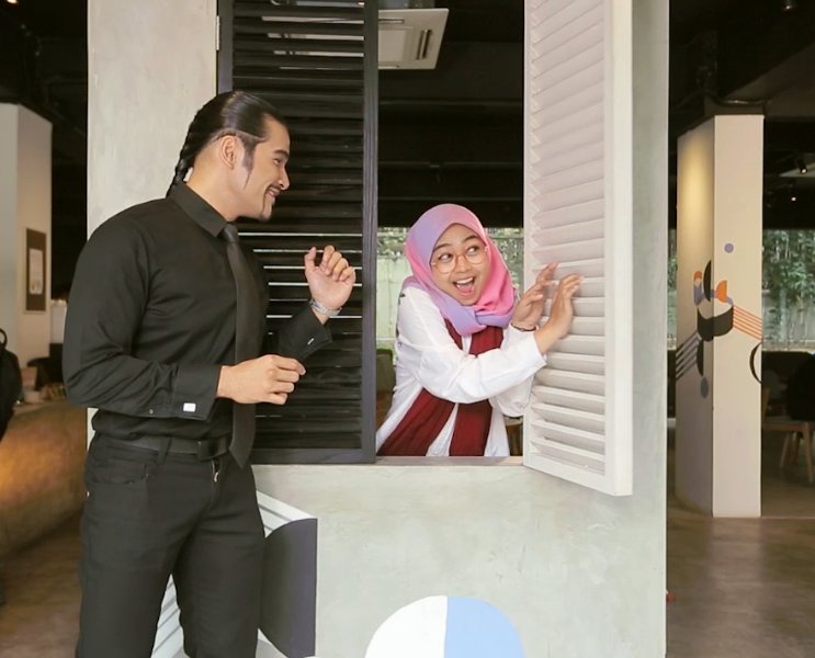 Yuk siapkan pikiran dan tawa kalian, imajiners! 
<a href="/romyrafaelmind/">Romy Rafael</a> akan bereksperimen bersama @riaricis1795