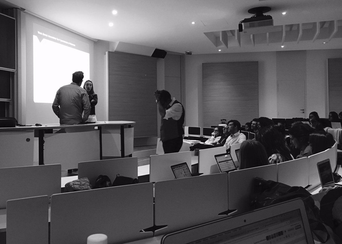 Consticara's tweet photo. Mise en situation en cours de management @ESSEC_MSMM avec @jnfelli 🎭 Pas facile la place de manager ! #MSMMD2018 https://t.co/wNMpEICcP5