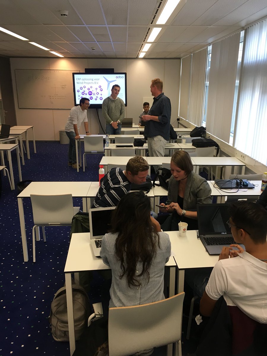 Leotakkebos's tweet photo. Terug in de schoolbanken. HU presenteert Odoo aan ons als directie van een fictief bedrijf. #odoo #HU #volgendegeneratie #erpopen https://t.co/VRpjeAge7o