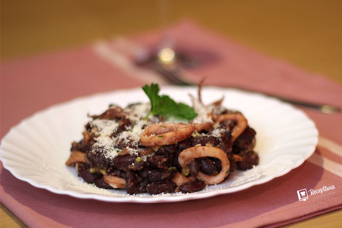 recepttura's tweet photo. Grah s lignjama i parmezanom: https://t.co/og6OO1rog1 #grah #lignje #beans #squids #recepti (via @recepttura) https://t.co/JSjU7cXWSY