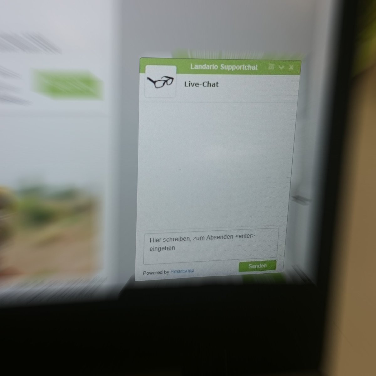 Landario's tweet photo. #freitagder13  als Pechtag? Bei uns nicht! Ab sofort könnt ihr mit unserem Support chatten! Wir freuen uns auf eure Fragen! #nochatbot https://t.co/S3L76stOlt