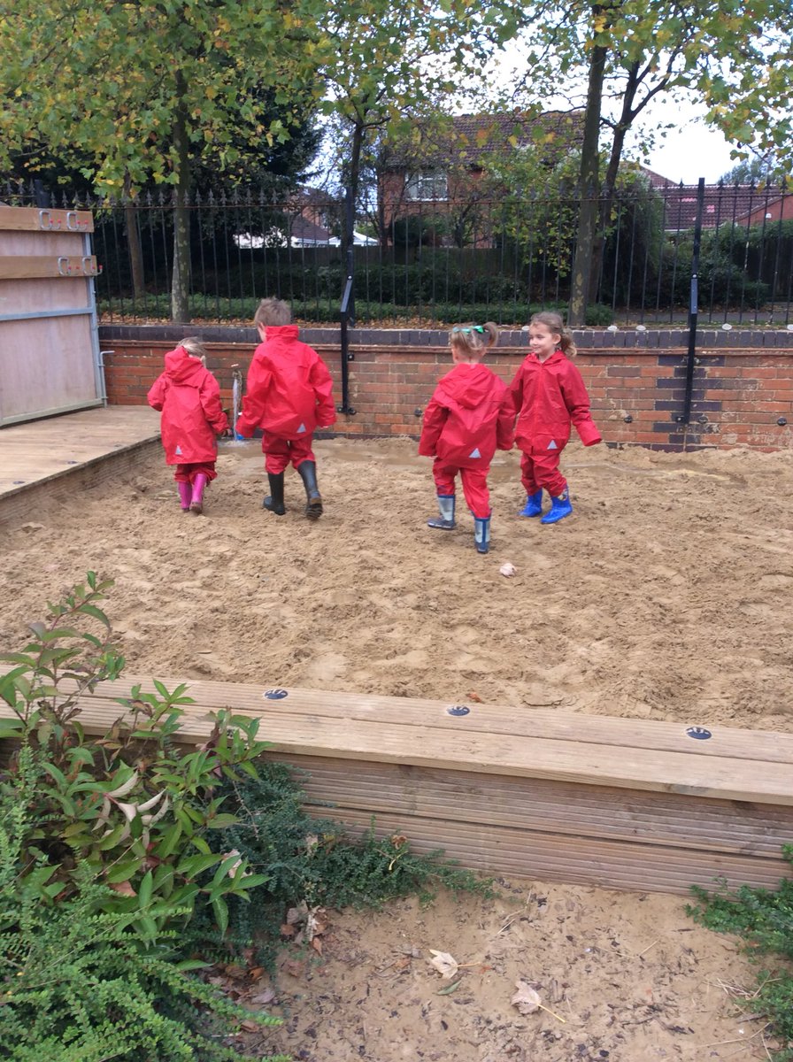 WilliamLawSch's tweet photo. Reception are enjoying our active learning outside! #ExplorativePlay https://t.co/QQ1ExVGIQD