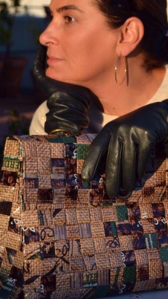 cittameridiane's tweet photo. Ci credereste che le borse #Meraky sono realizzate con i sacchetti del caffè? #fashion #ecochic #Stilinviaggio #travel #travelblog #style https://t.co/IVSaZOcv8s