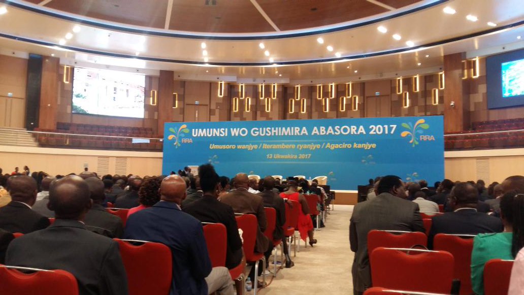 HopeMagazine1's tweet photo. #HappeningNow @rrainfo Taxpayer Appreciation Day 2017
Follow LIVE on https://t.co/Odadhk9si4
#MyTax #MyDevelopment #MyDignity #Rwanda https://t.co/gvA5NRyhgo