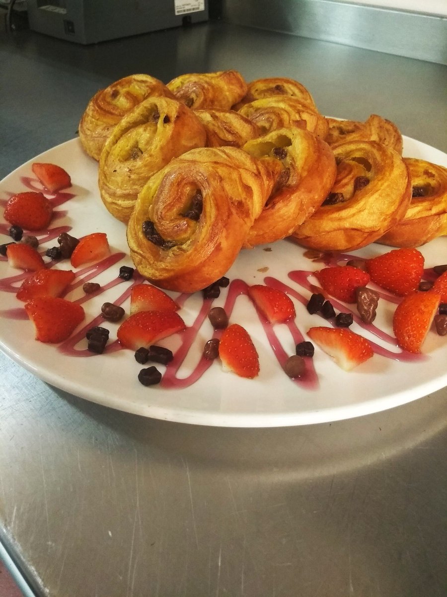 Who will resist? Breakfast is waiting for you! 🍳☕🍩 <a href="/Nitin97034968/">Nitin</a> <a href="/VaibhavMada2/">Vaibhav Mada</a> <a href="/placemadebyyou/">A Place Made By You</a> <a href="/HeathrowAirport/">Heathrow Airport</a> <a href="/gary_villiers/">Gary De Villiers</a>