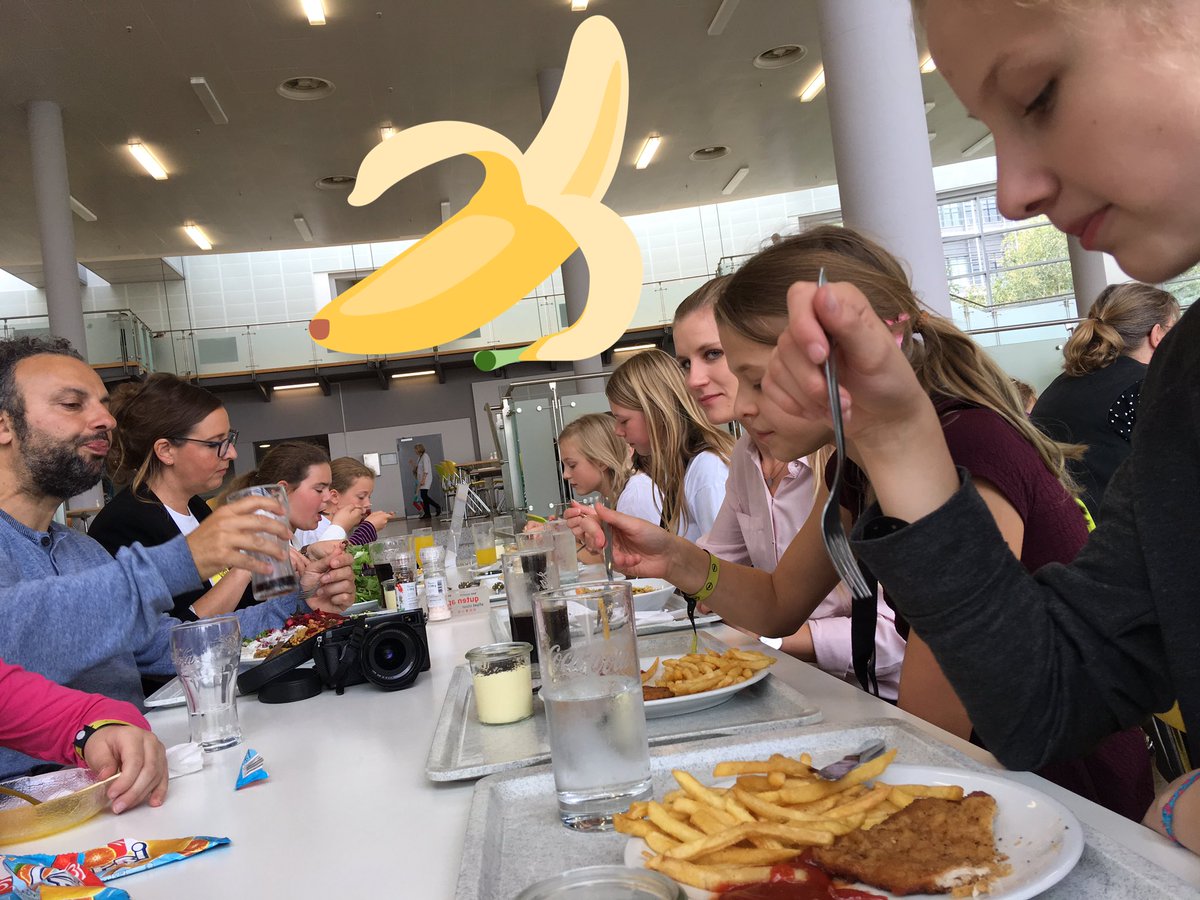 OpelBlitzKidz's tweet photo. Essen in der Kantine ist spitze 👍 #BlitzKidz https://t.co/QzsumCeZON