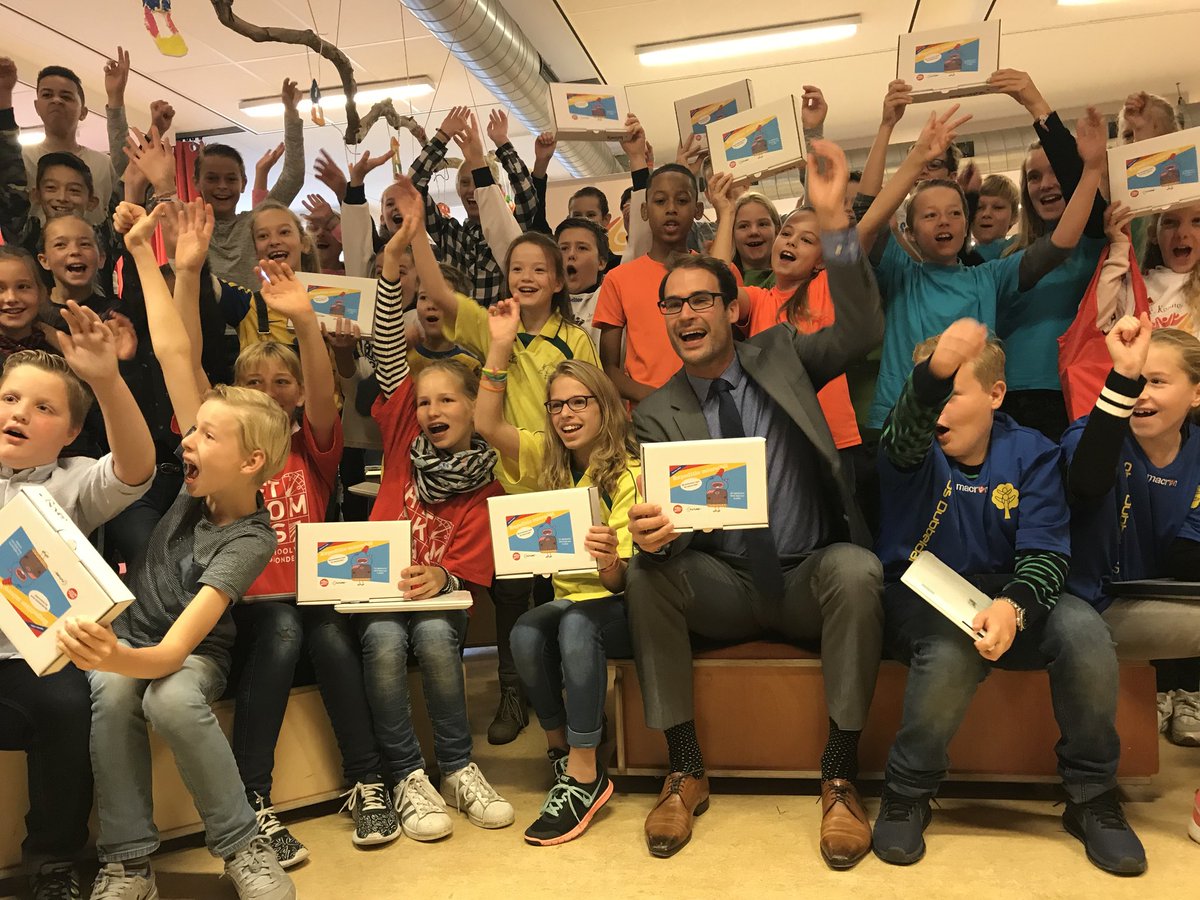 Alle <a href="/OPOD_Dordrecht/">OPOD_Dordrecht</a> scholen waren met <a href="/peterheijkoop/">Peter Heijkoop</a>  aanwezig tijdens  opening "Heel OPOD programmeert" <a href="/FutureNLorg/">Stichting FutureNL</a> #expeditiemicrobit